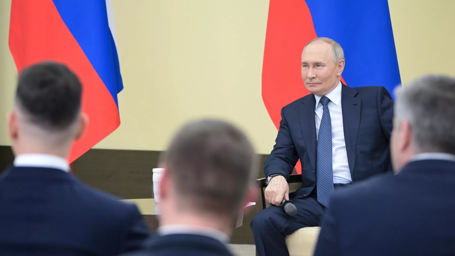 Путин предложил наладить сотрудничество ученых с компаниями в Арктике Путин предложил наладить сотрудничество ученых с компаниями в Арктике