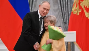 Путин назвал песни Пахмутовой родными для разных поколени