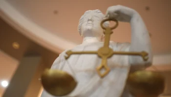 Суд обязал вернуть в Россию картину XVI века, снятую с торгов на Sotheby's