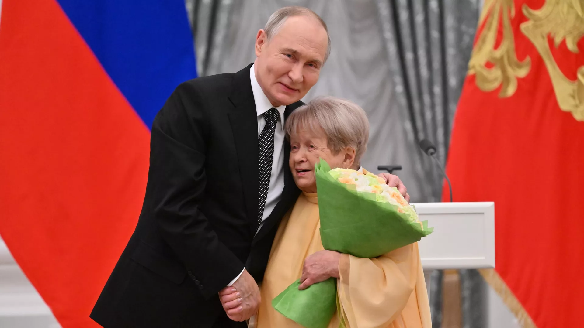 Путин назвал песни Пахмутовой родными для разных поколени